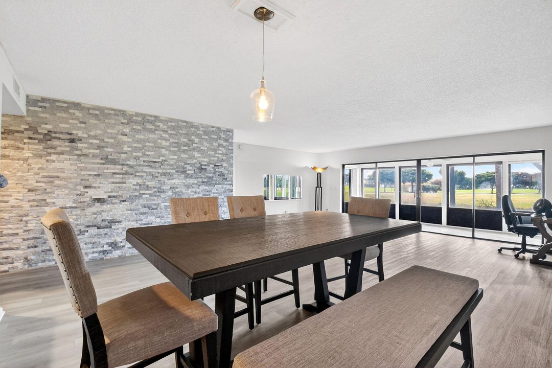 For Sale: $210,000 (2 beds, 2 baths, 1424 Square Feet)