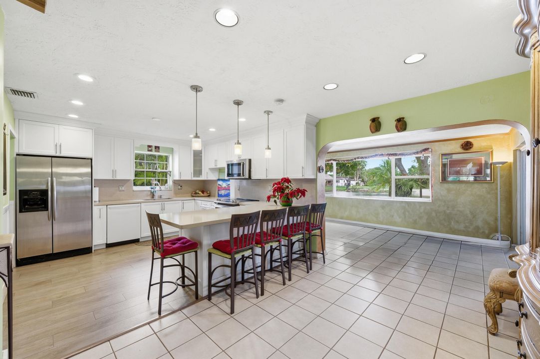 На продажу: $799,000 (4 спален, 2 ванн, 1756 Квадратных фут)