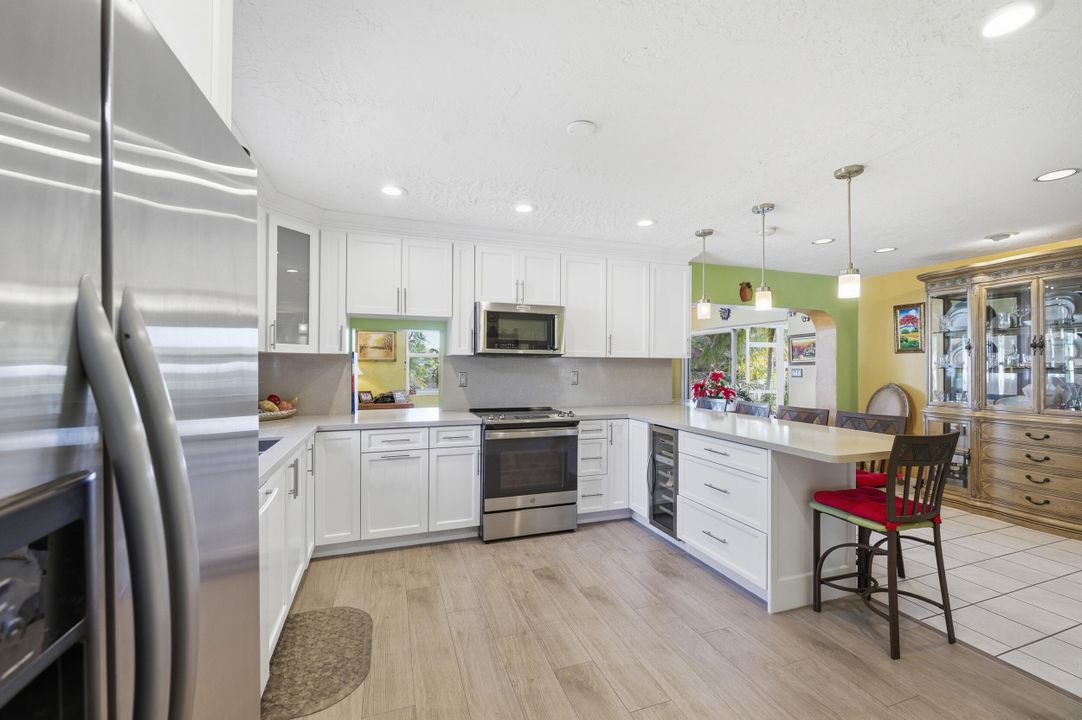 На продажу: $799,000 (4 спален, 2 ванн, 1756 Квадратных фут)