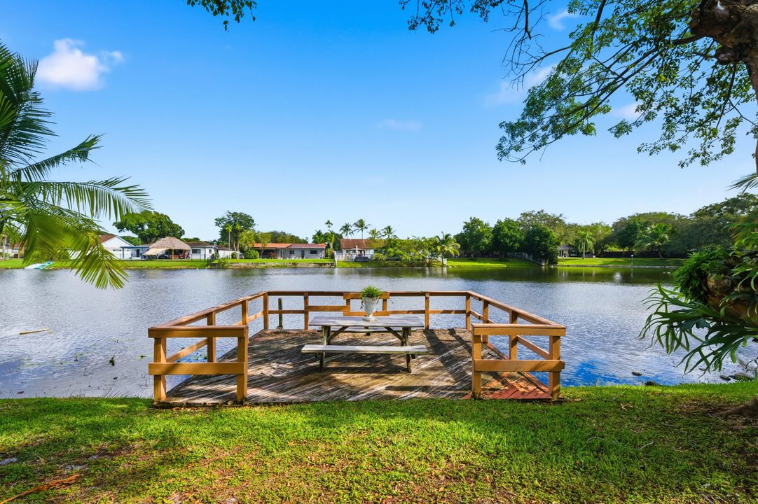 На продажу: $799,000 (4 спален, 2 ванн, 1756 Квадратных фут)