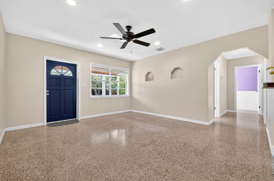 For Sale: $300,000 (4 beds, 1 baths, 1298 Square Feet)