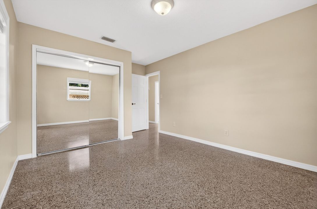 For Sale: $300,000 (4 beds, 1 baths, 1298 Square Feet)