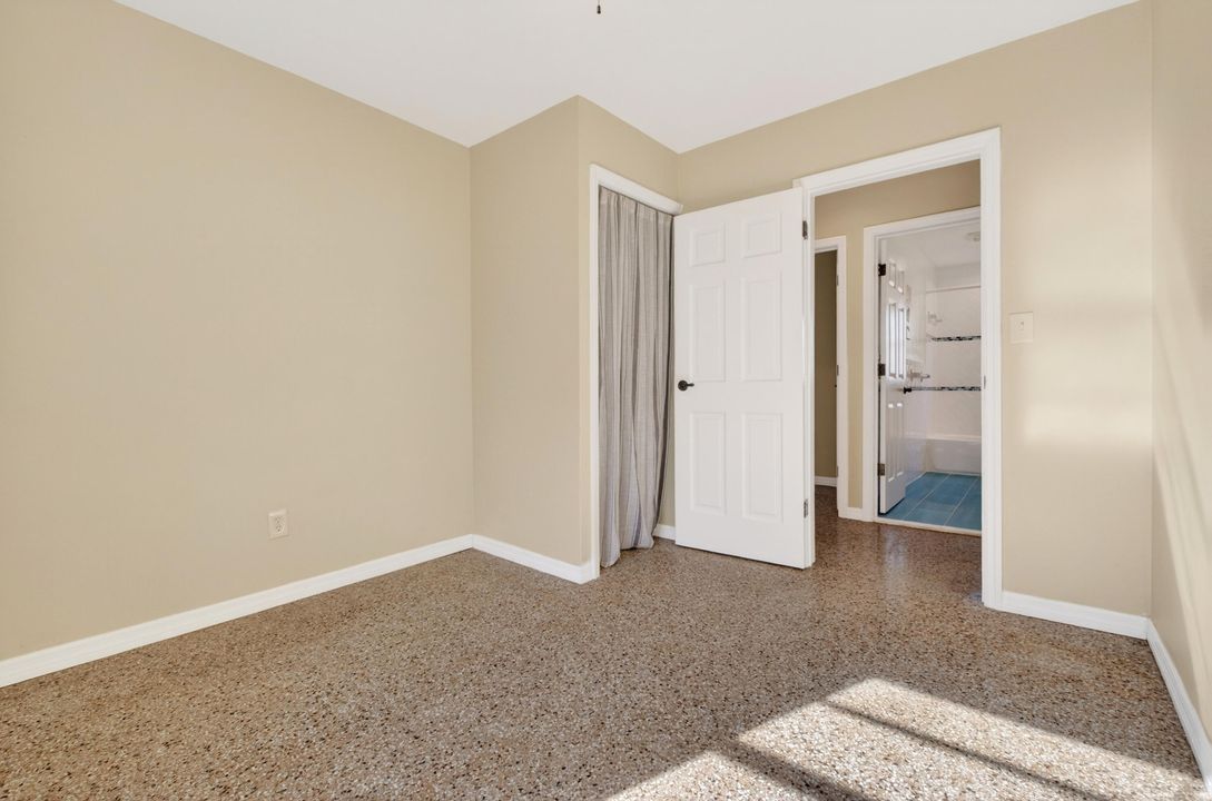 For Sale: $300,000 (4 beds, 1 baths, 1298 Square Feet)