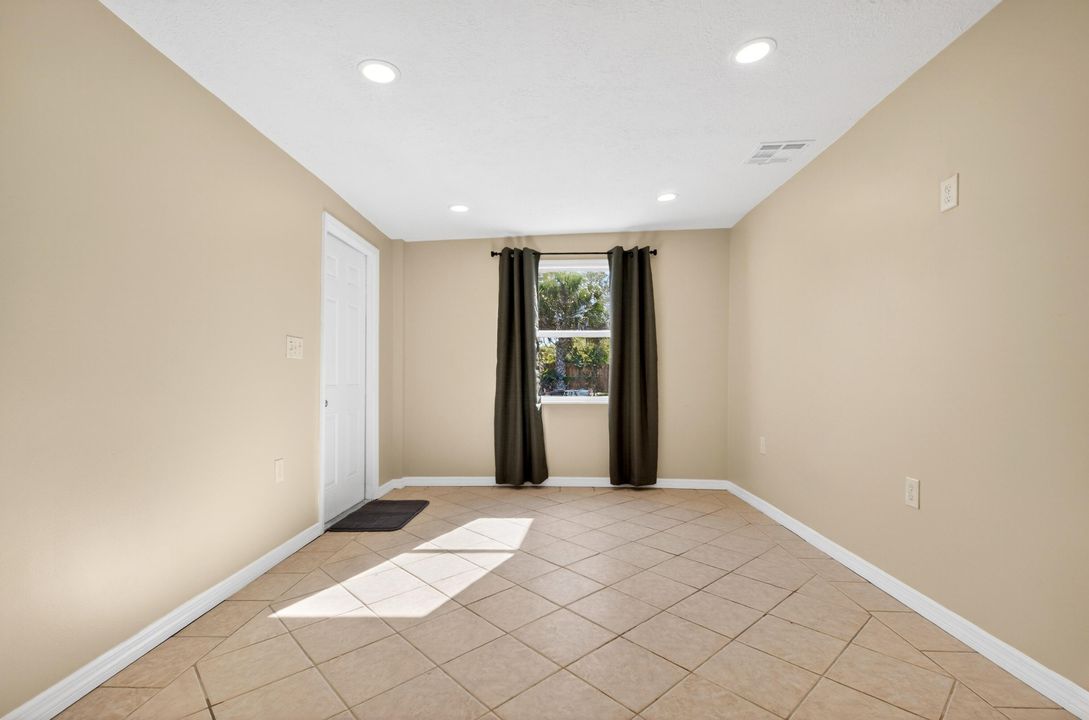 For Sale: $300,000 (4 beds, 1 baths, 1298 Square Feet)