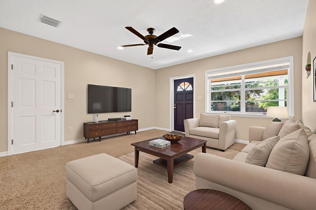 For Sale: $300,000 (4 beds, 1 baths, 1298 Square Feet)