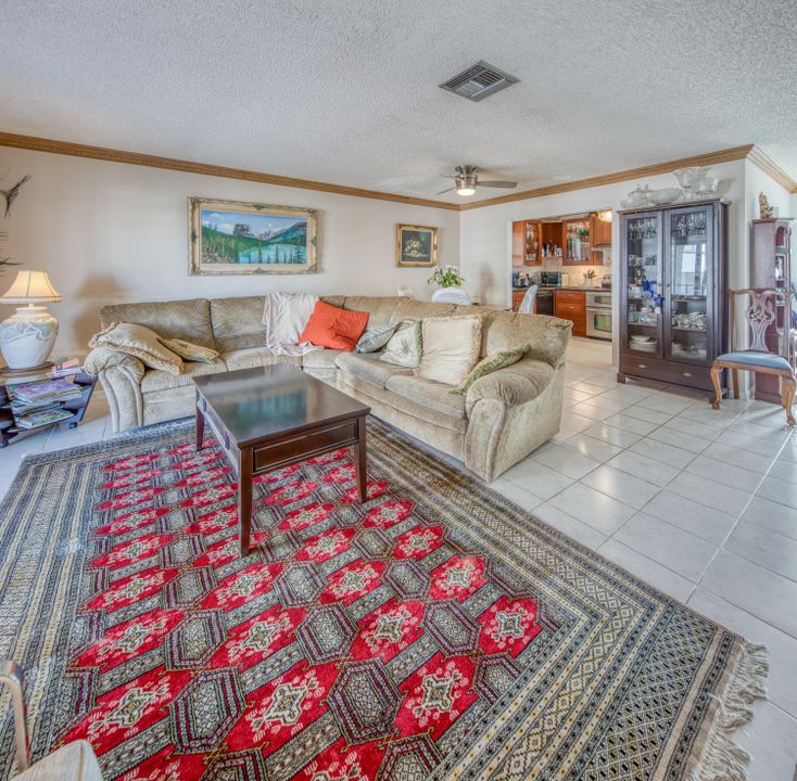 For Sale: $375,000 (2 beds, 2 baths, 1408 Square Feet)