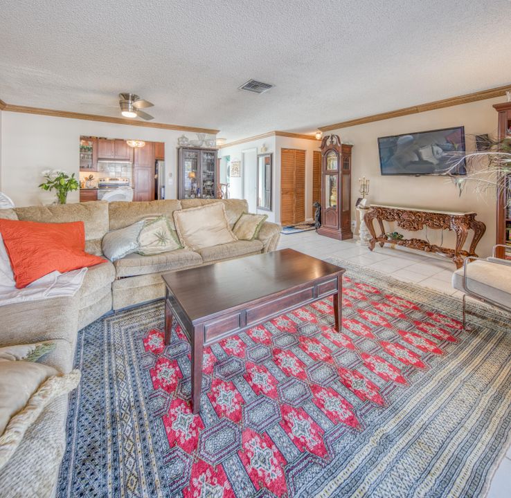 For Sale: $375,000 (2 beds, 2 baths, 1408 Square Feet)