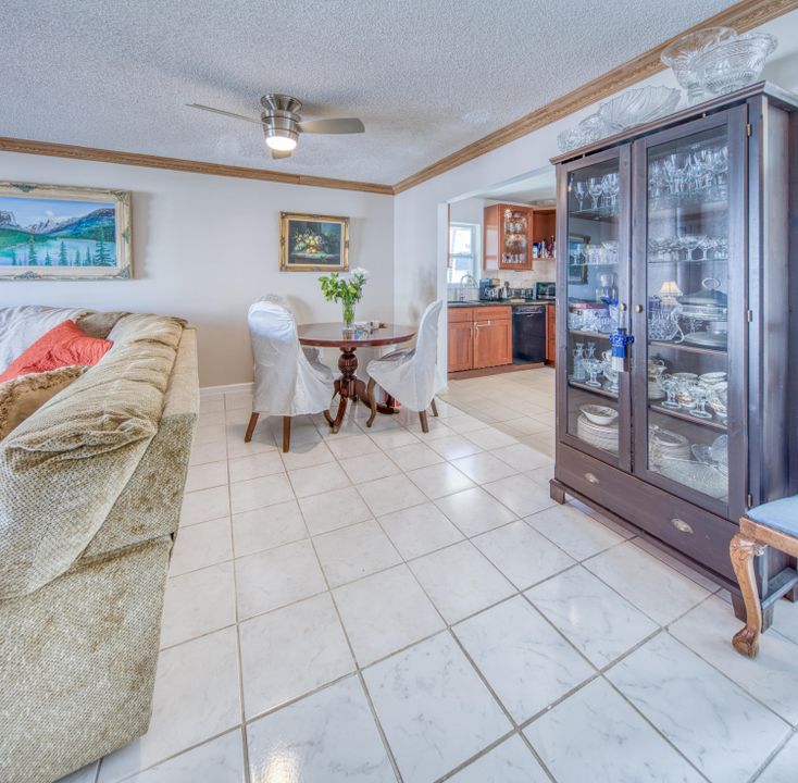 For Sale: $375,000 (2 beds, 2 baths, 1408 Square Feet)
