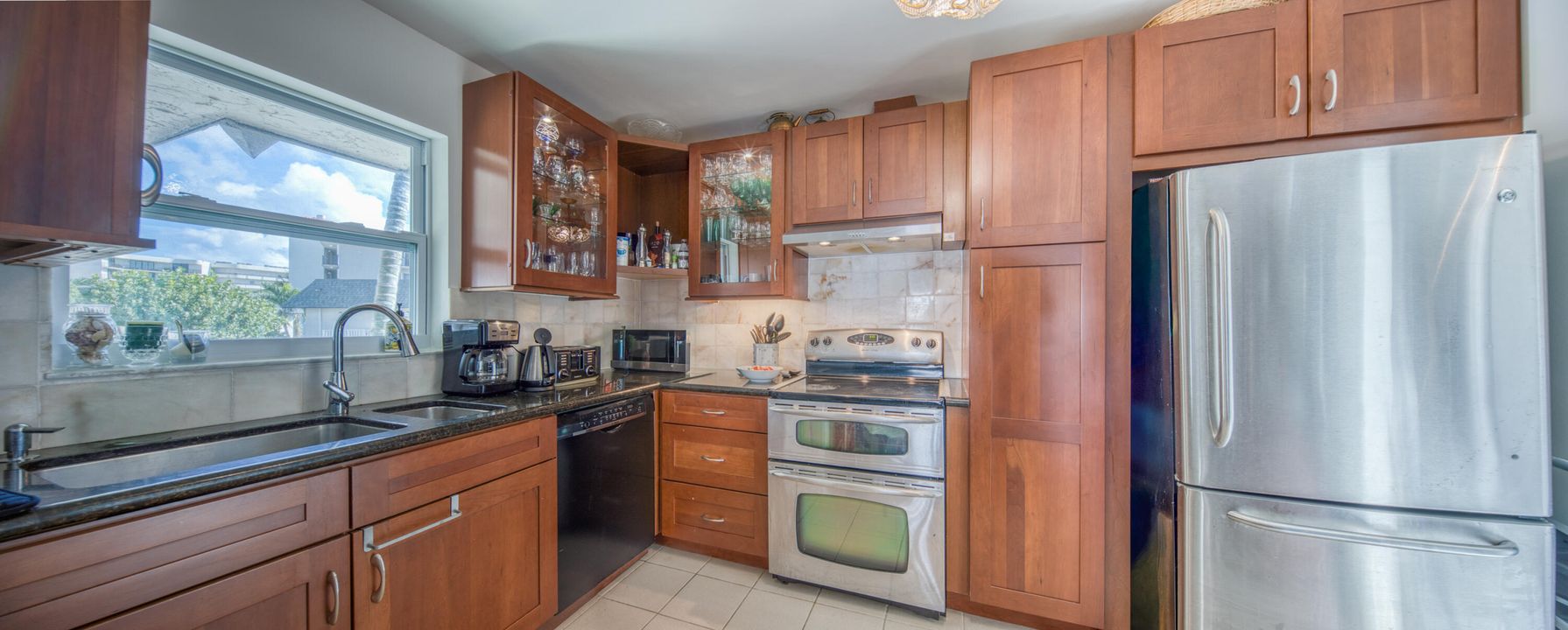 For Sale: $375,000 (2 beds, 2 baths, 1408 Square Feet)