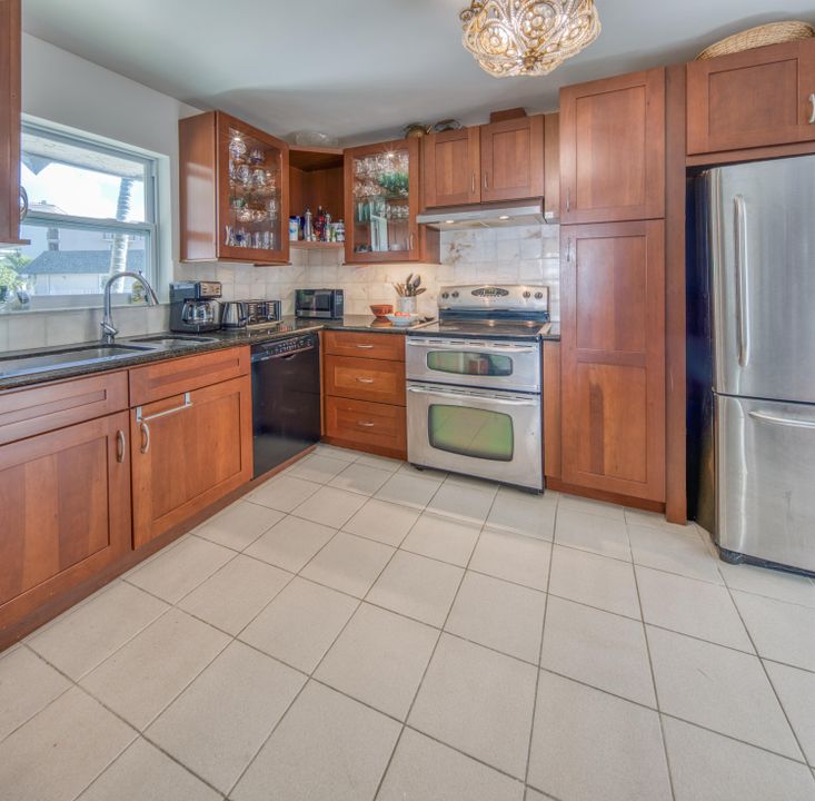 For Sale: $375,000 (2 beds, 2 baths, 1408 Square Feet)