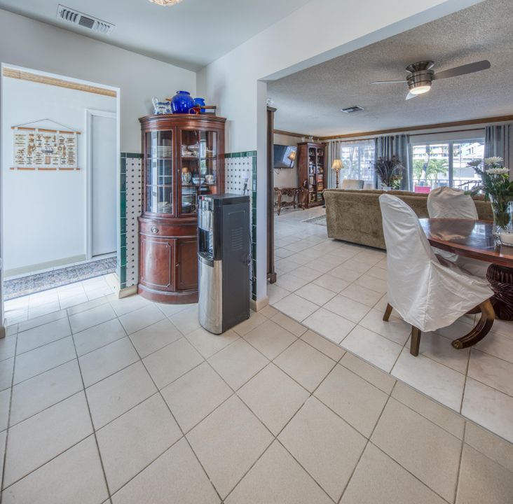 For Sale: $375,000 (2 beds, 2 baths, 1408 Square Feet)