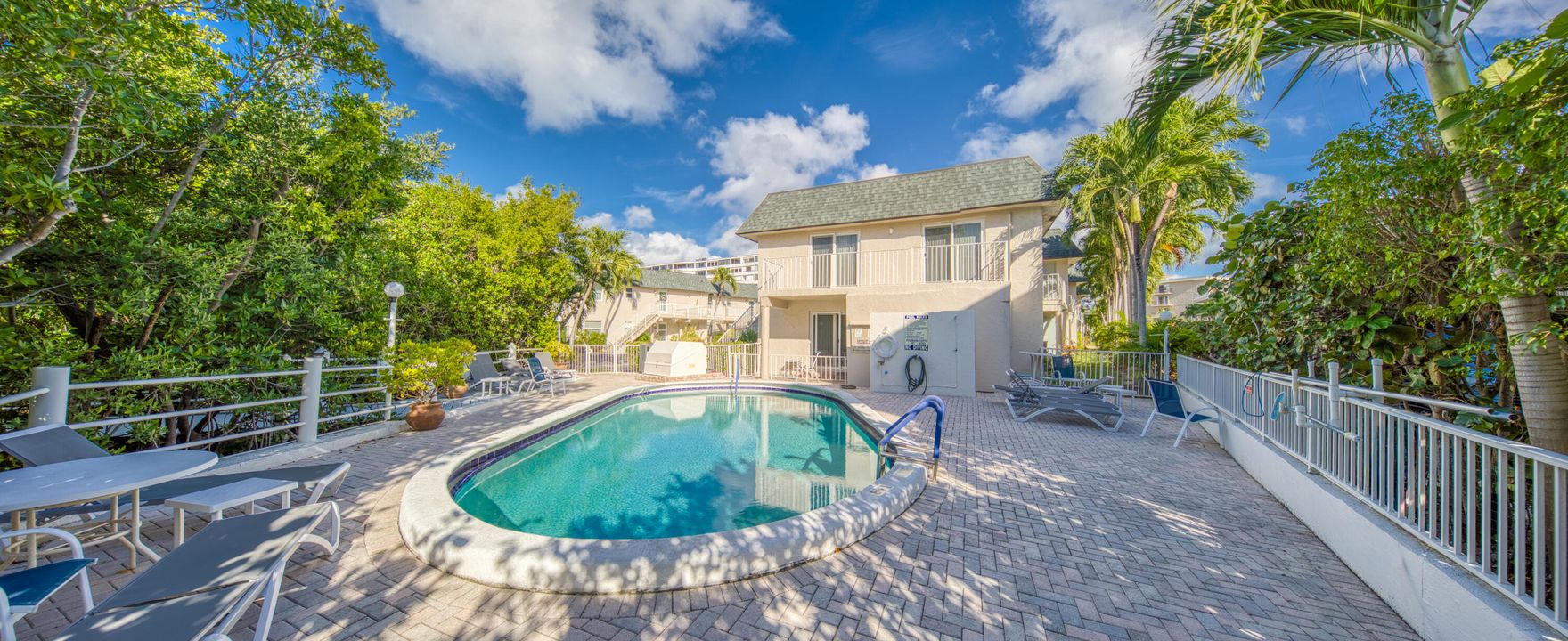 For Sale: $375,000 (2 beds, 2 baths, 1408 Square Feet)