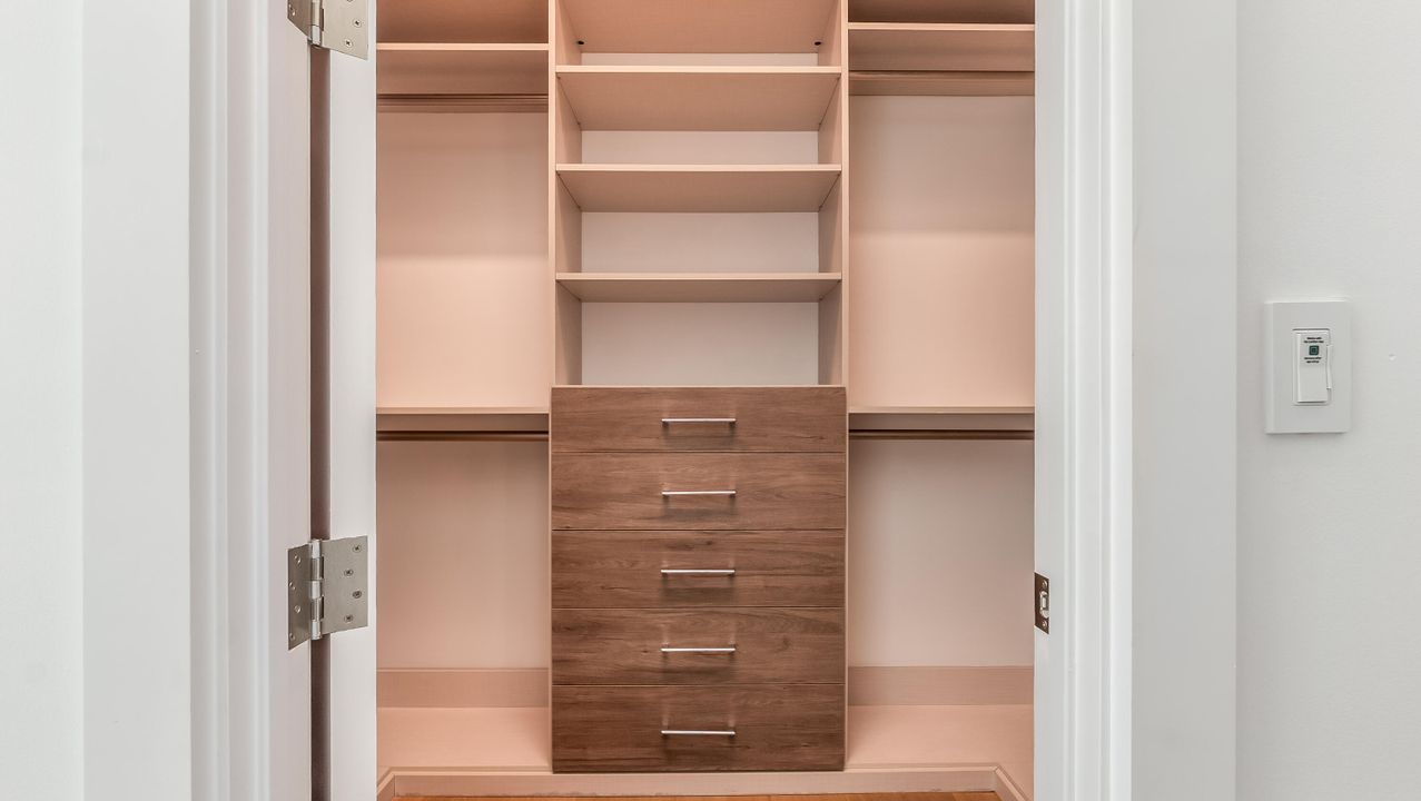 待售: $4,950,000 (6 贝兹, 7 浴室, 5475 平方英尺)