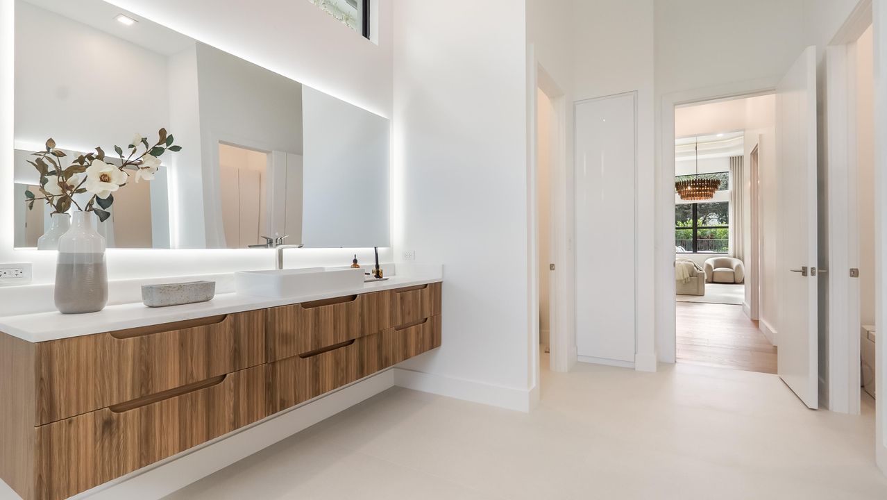 待售: $4,950,000 (6 贝兹, 7 浴室, 5475 平方英尺)