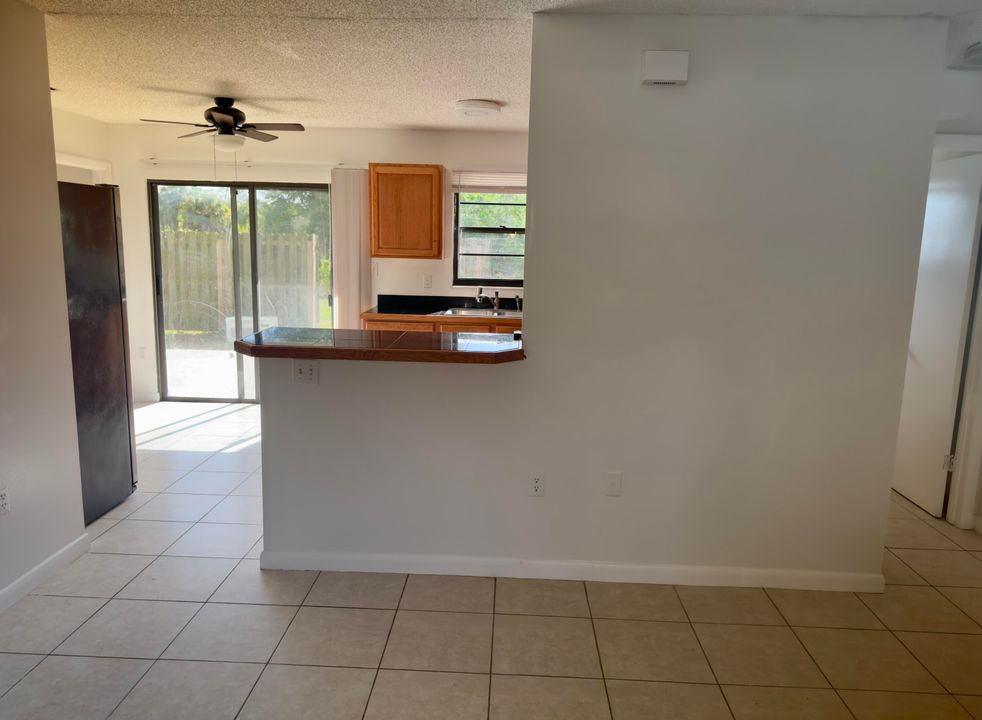 For Rent: $3,500 (3 beds, 2 baths, 1040 Square Feet)