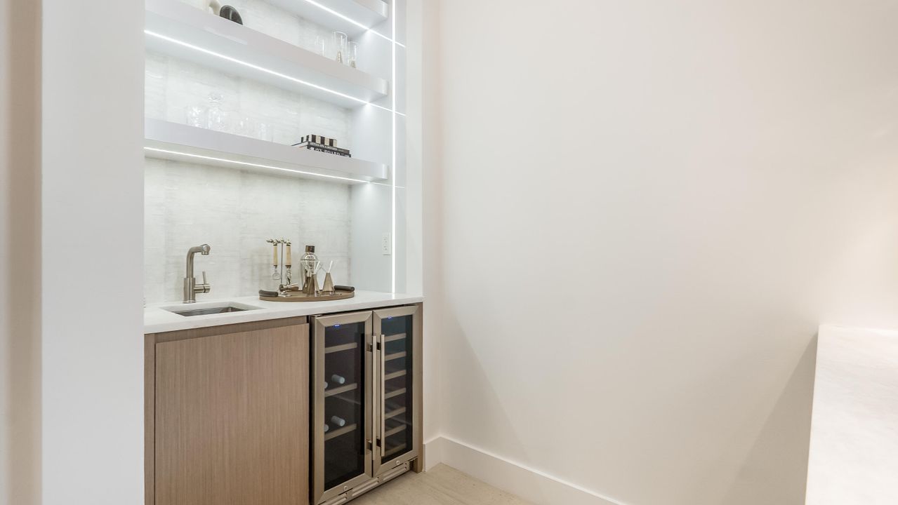 待售: $4,950,000 (6 贝兹, 7 浴室, 5475 平方英尺)