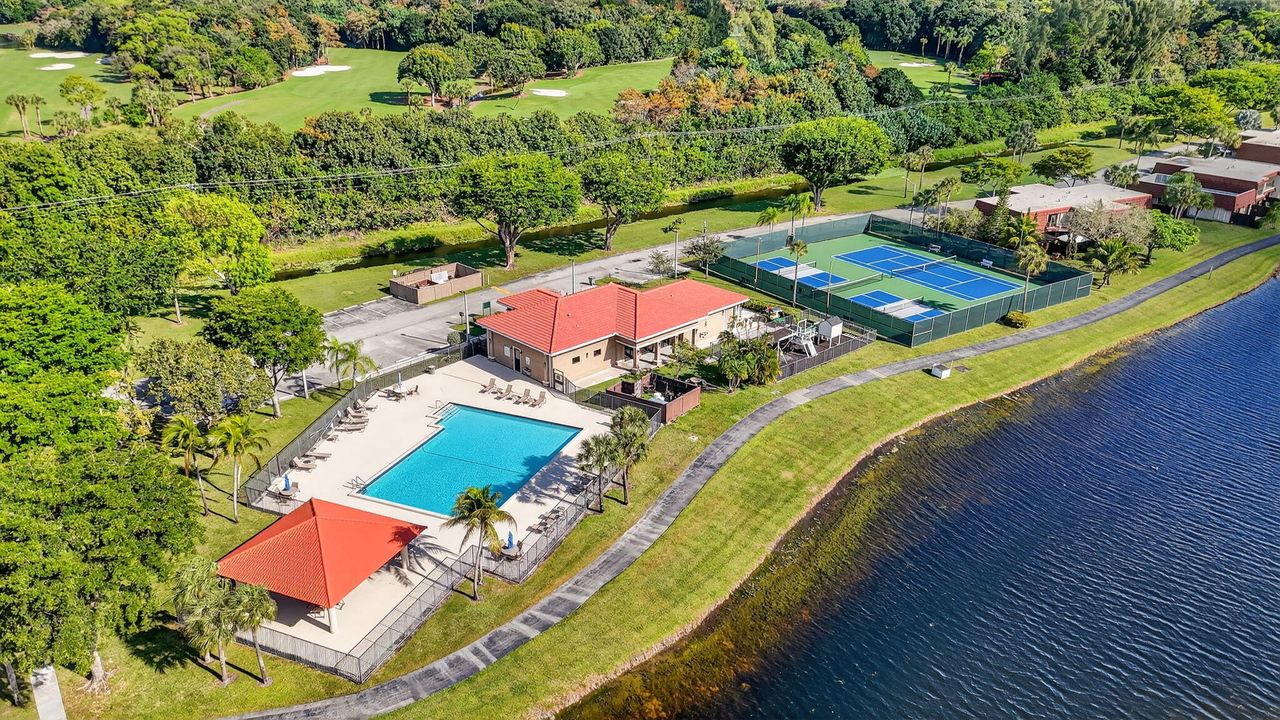 For Sale: $430,000 (3 beds, 2 baths, 1598 Square Feet)