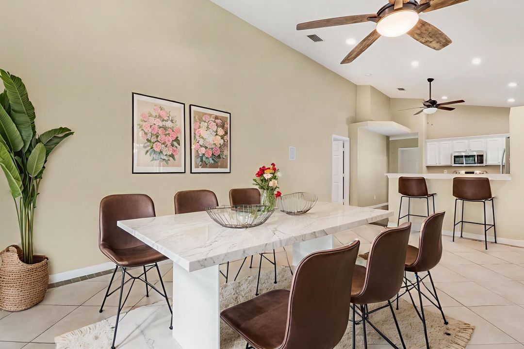 合同活跃: $567,900 (3 贝兹, 2 浴室, 1376 平方英尺)