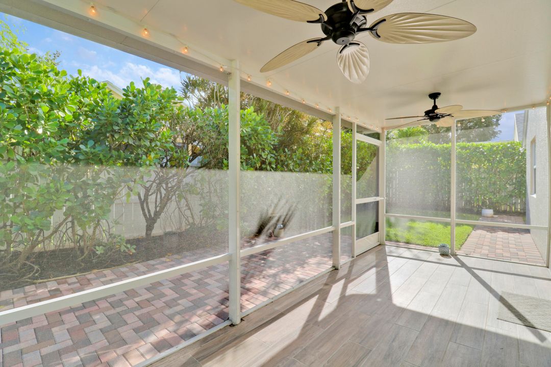 合同活跃: $567,900 (3 贝兹, 2 浴室, 1376 平方英尺)