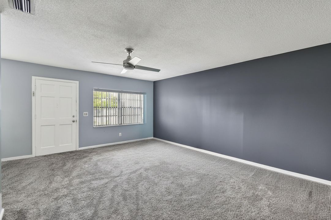 For Sale: $209,900 (2 beds, 1 baths, 840 Square Feet)