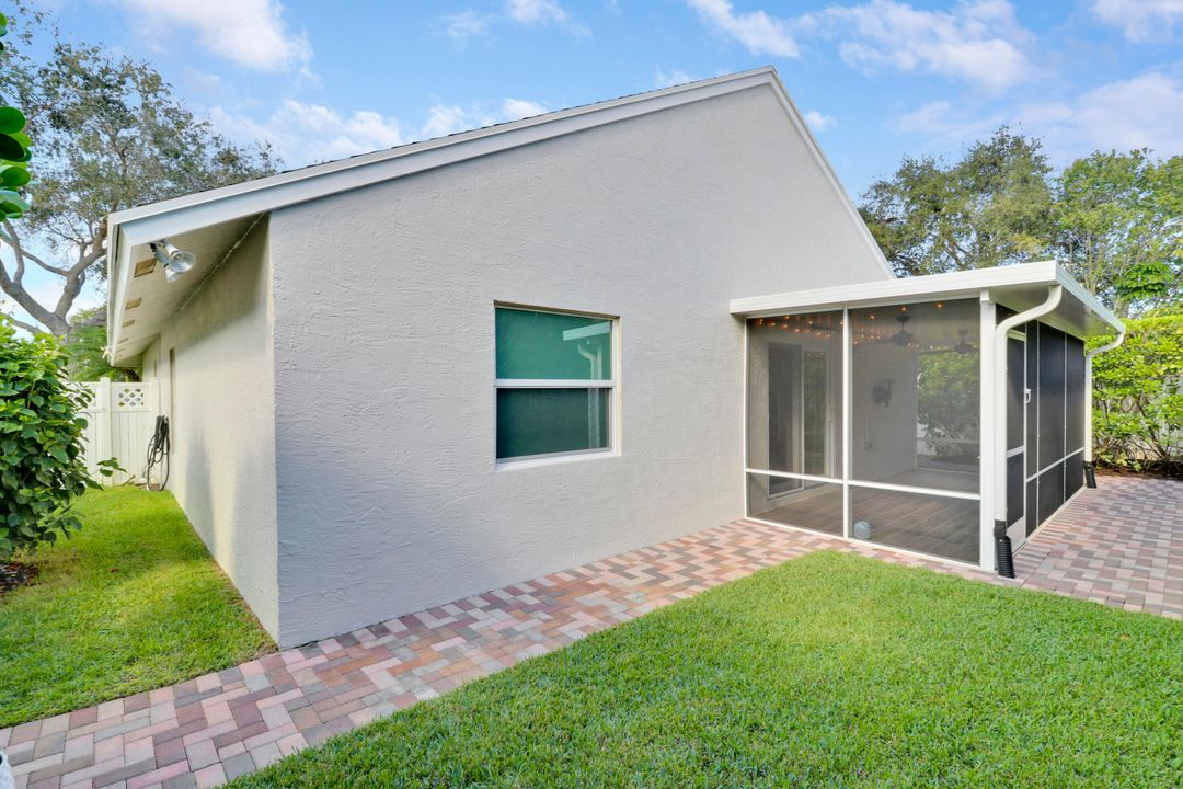 合同活跃: $567,900 (3 贝兹, 2 浴室, 1376 平方英尺)