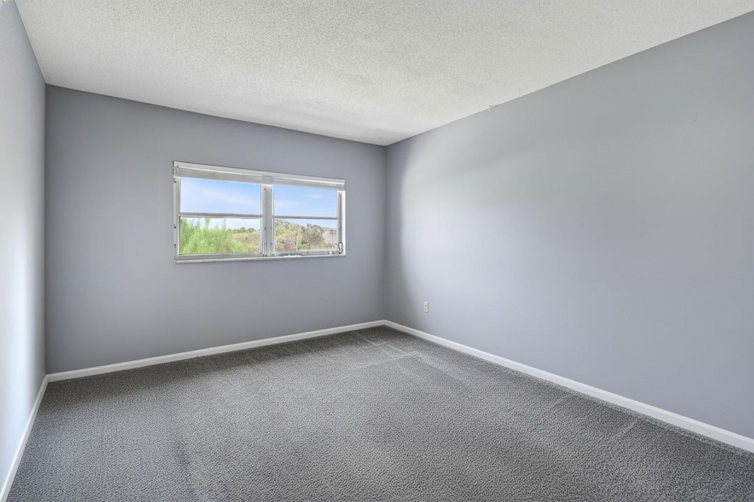 For Sale: $209,900 (2 beds, 1 baths, 840 Square Feet)