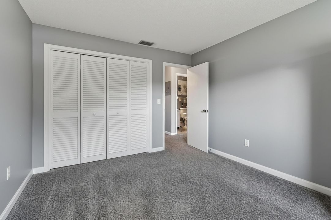 For Sale: $209,900 (2 beds, 1 baths, 840 Square Feet)