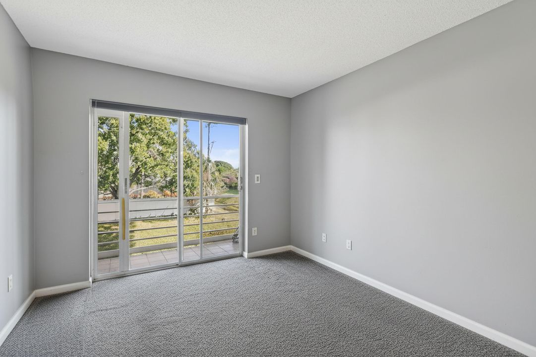 For Sale: $209,900 (2 beds, 1 baths, 840 Square Feet)