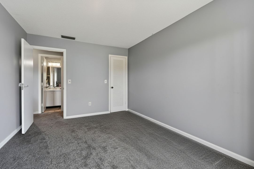 For Sale: $209,900 (2 beds, 1 baths, 840 Square Feet)