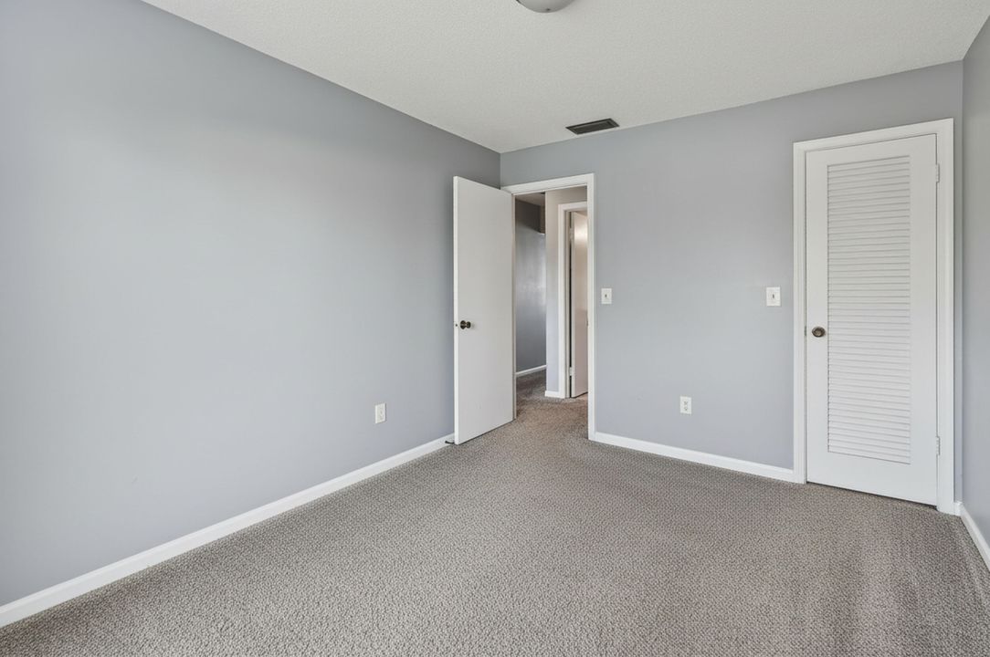 For Sale: $209,900 (2 beds, 1 baths, 840 Square Feet)