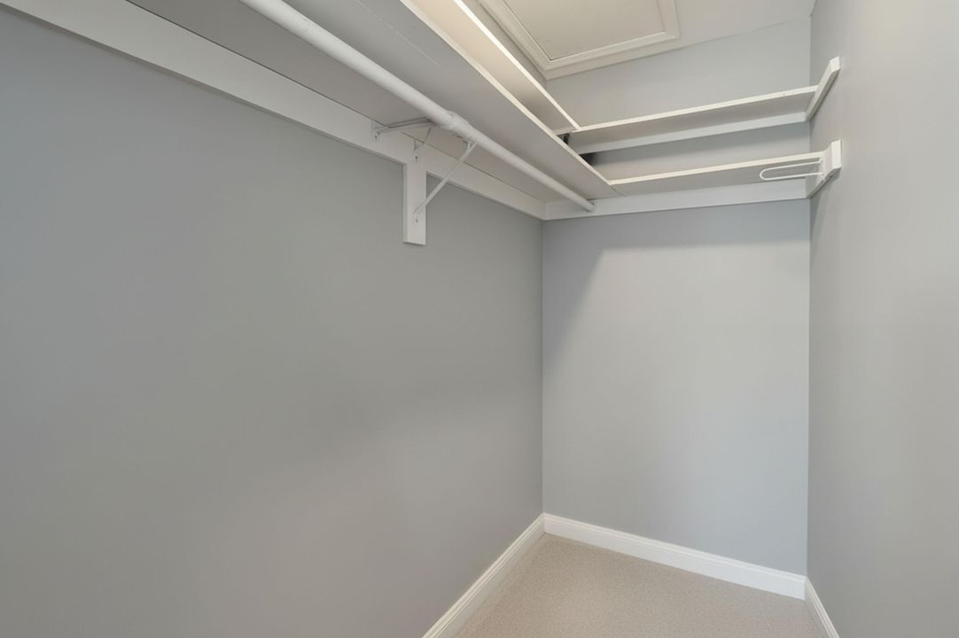 For Sale: $209,900 (2 beds, 1 baths, 840 Square Feet)