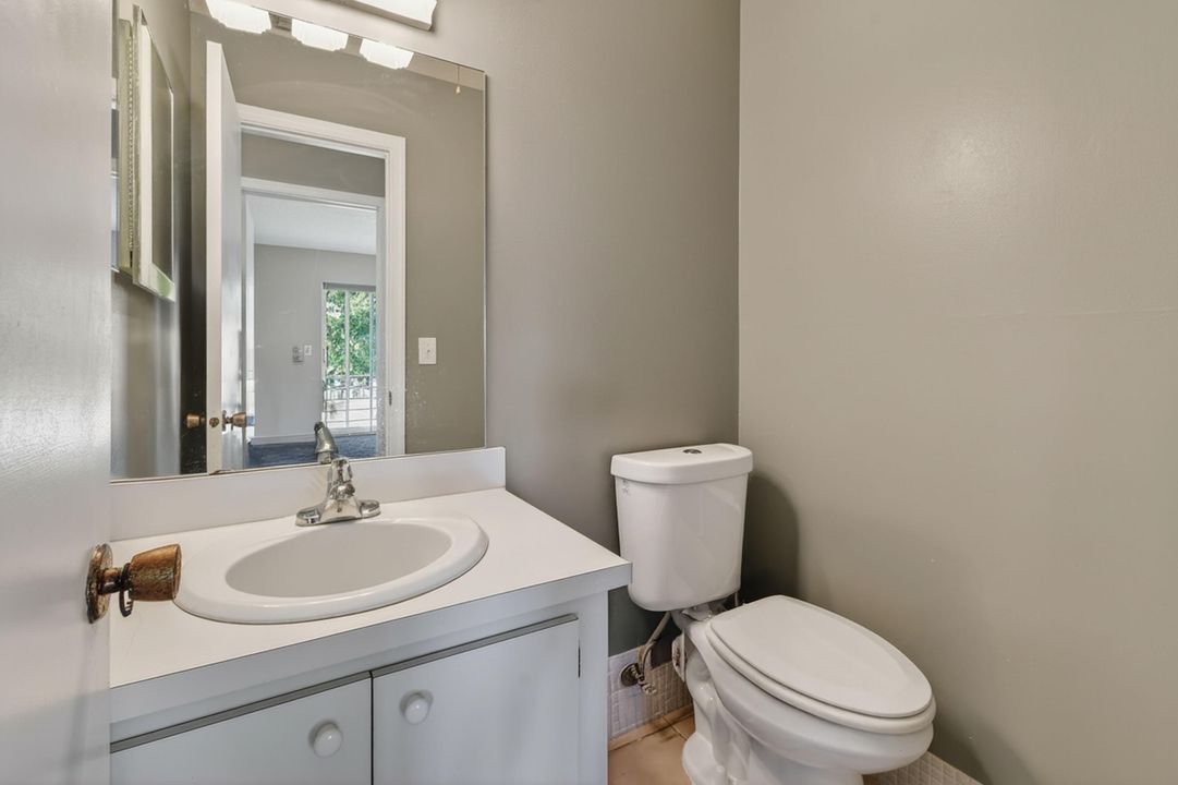 For Sale: $209,900 (2 beds, 1 baths, 840 Square Feet)