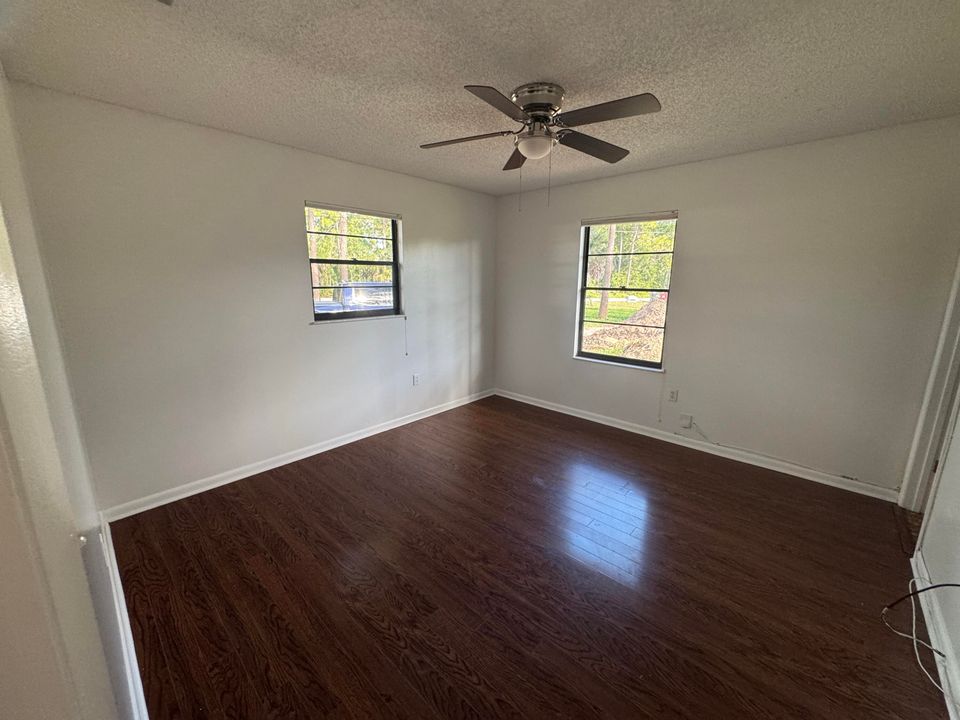 For Rent: $3,500 (3 beds, 2 baths, 1040 Square Feet)