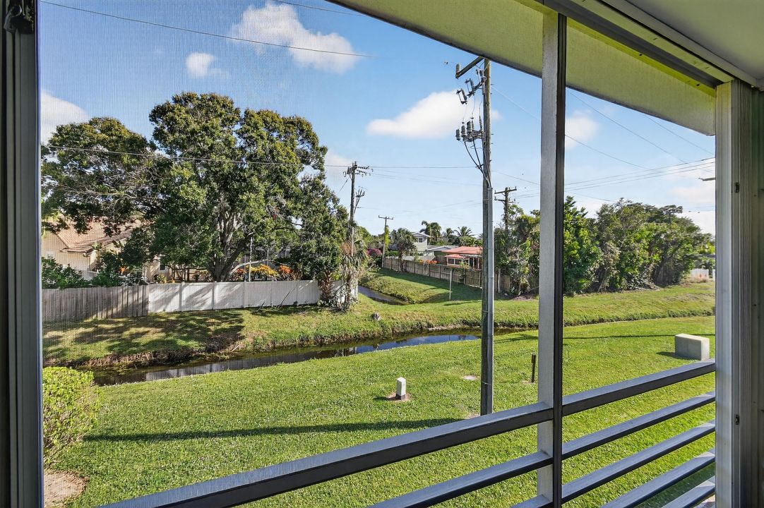 For Sale: $209,900 (2 beds, 1 baths, 840 Square Feet)