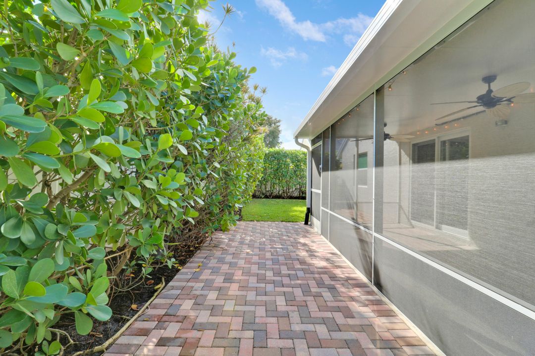 合同活跃: $567,900 (3 贝兹, 2 浴室, 1376 平方英尺)