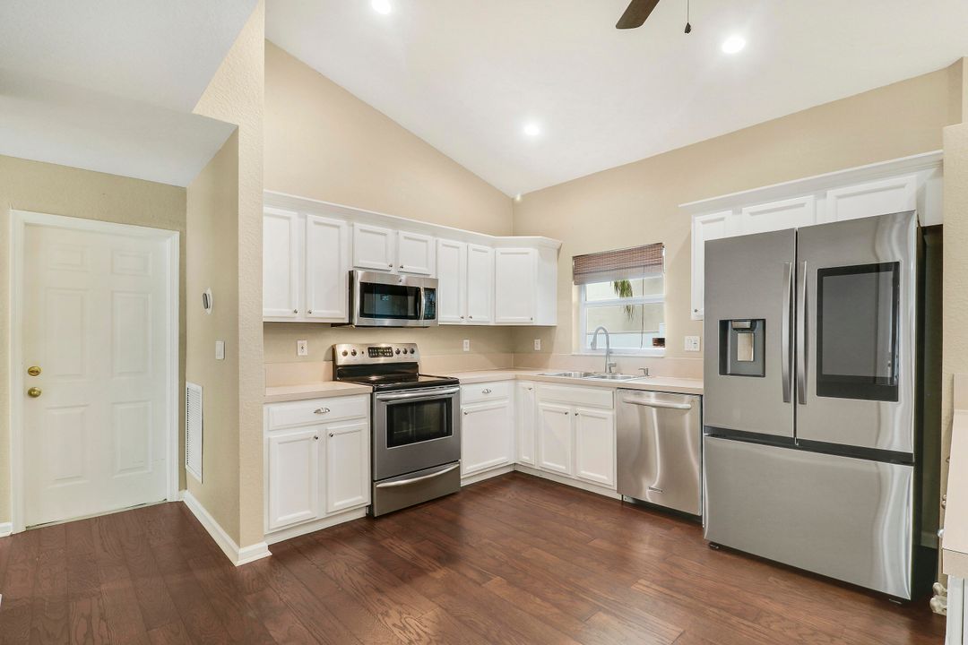 合同活跃: $567,900 (3 贝兹, 2 浴室, 1376 平方英尺)