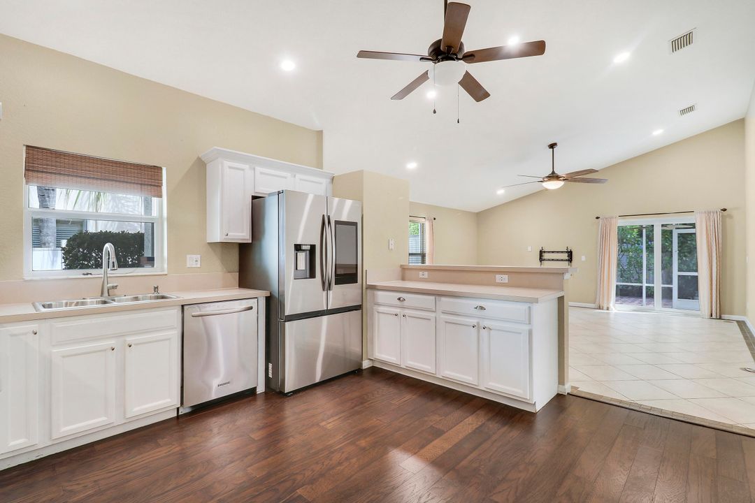 合同活跃: $567,900 (3 贝兹, 2 浴室, 1376 平方英尺)