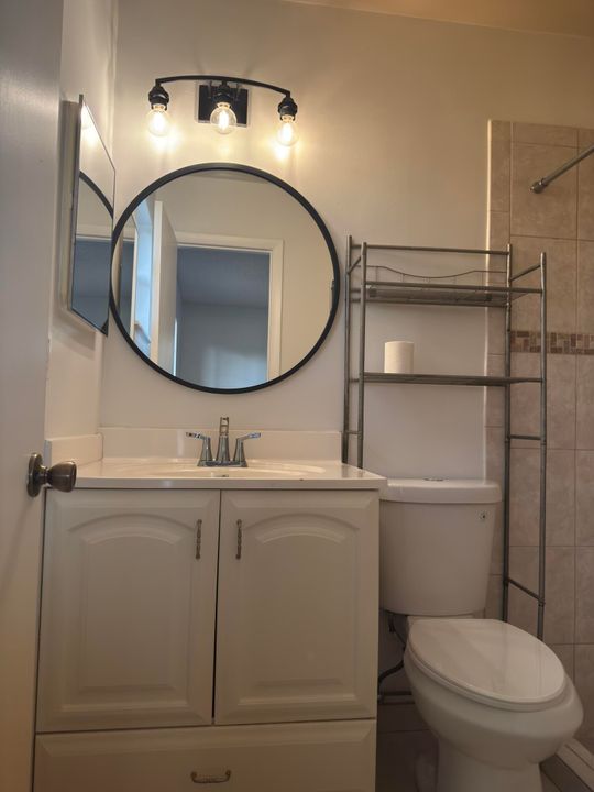 For Rent: $3,500 (3 beds, 2 baths, 1040 Square Feet)