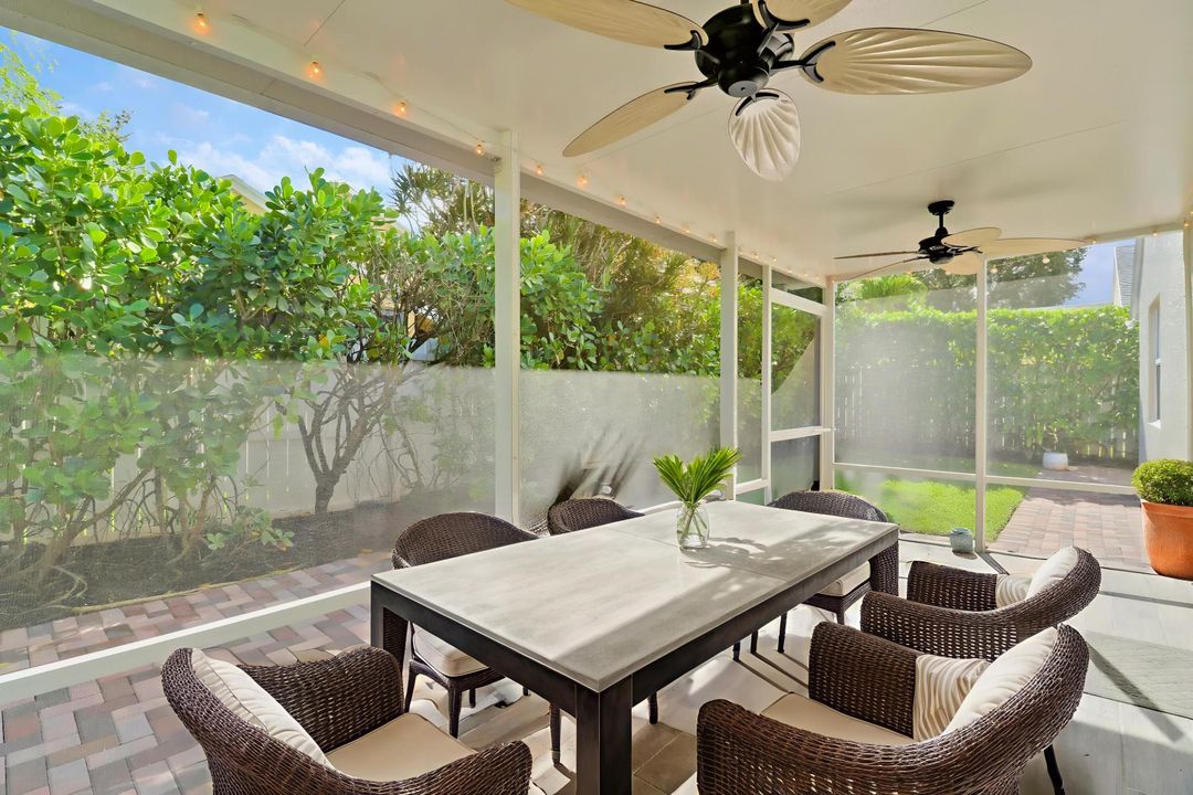 合同活跃: $567,900 (3 贝兹, 2 浴室, 1376 平方英尺)