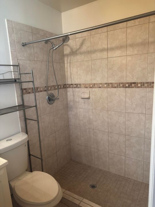 For Rent: $3,500 (3 beds, 2 baths, 1040 Square Feet)