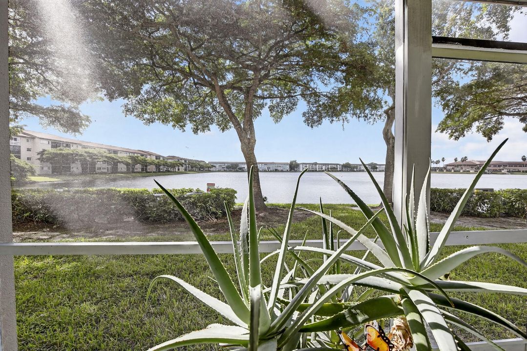 For Sale: $265,000 (2 beds, 2 baths, 1082 Square Feet)