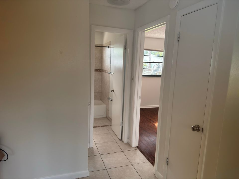 For Rent: $3,500 (3 beds, 2 baths, 1040 Square Feet)