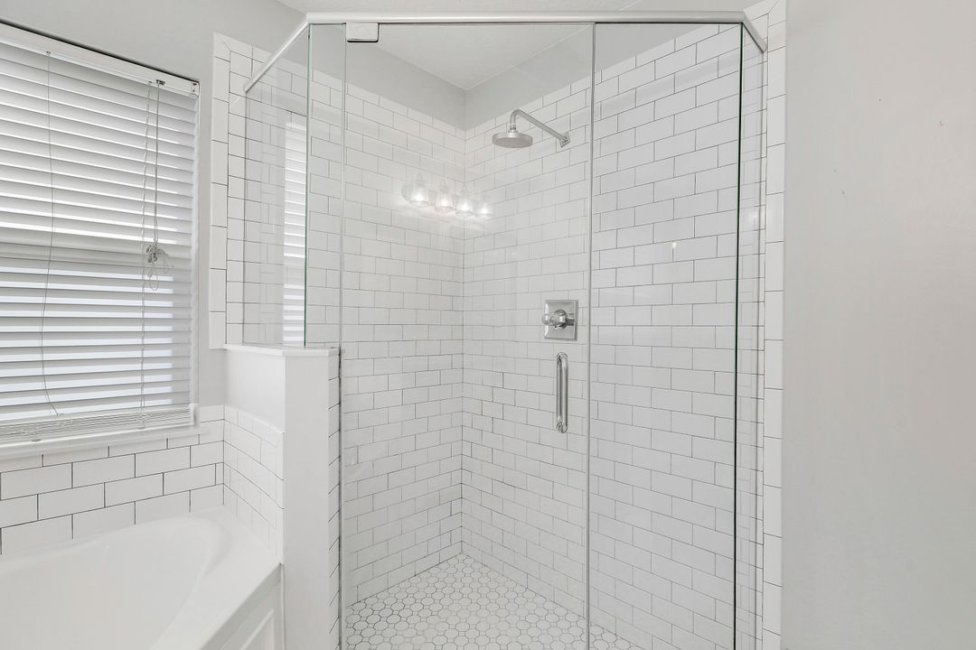 合同活跃: $567,900 (3 贝兹, 2 浴室, 1376 平方英尺)