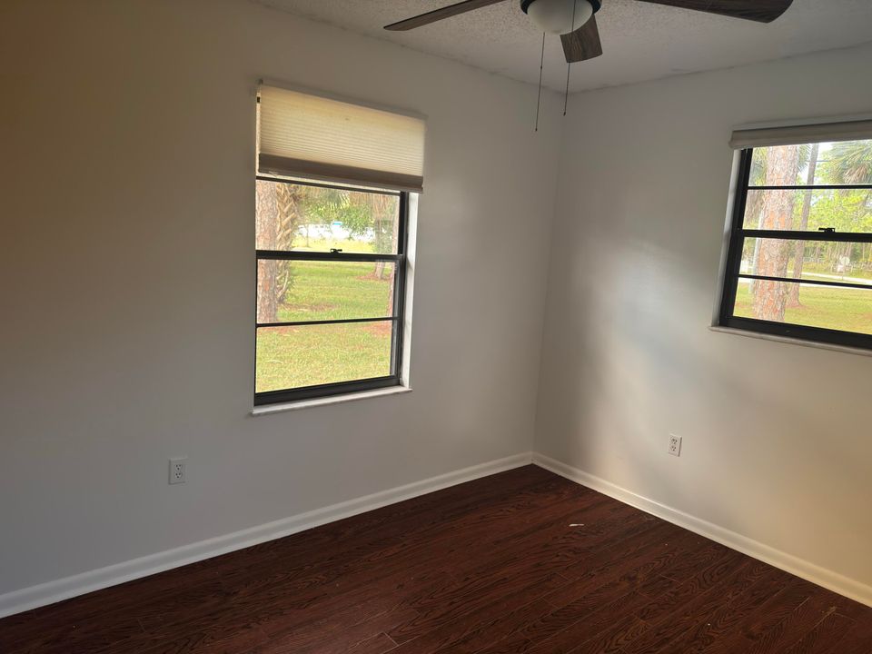 For Rent: $3,500 (3 beds, 2 baths, 1040 Square Feet)