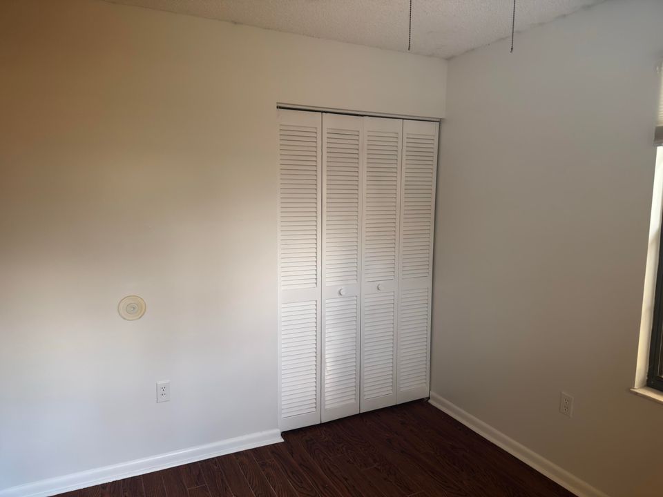 For Rent: $3,500 (3 beds, 2 baths, 1040 Square Feet)