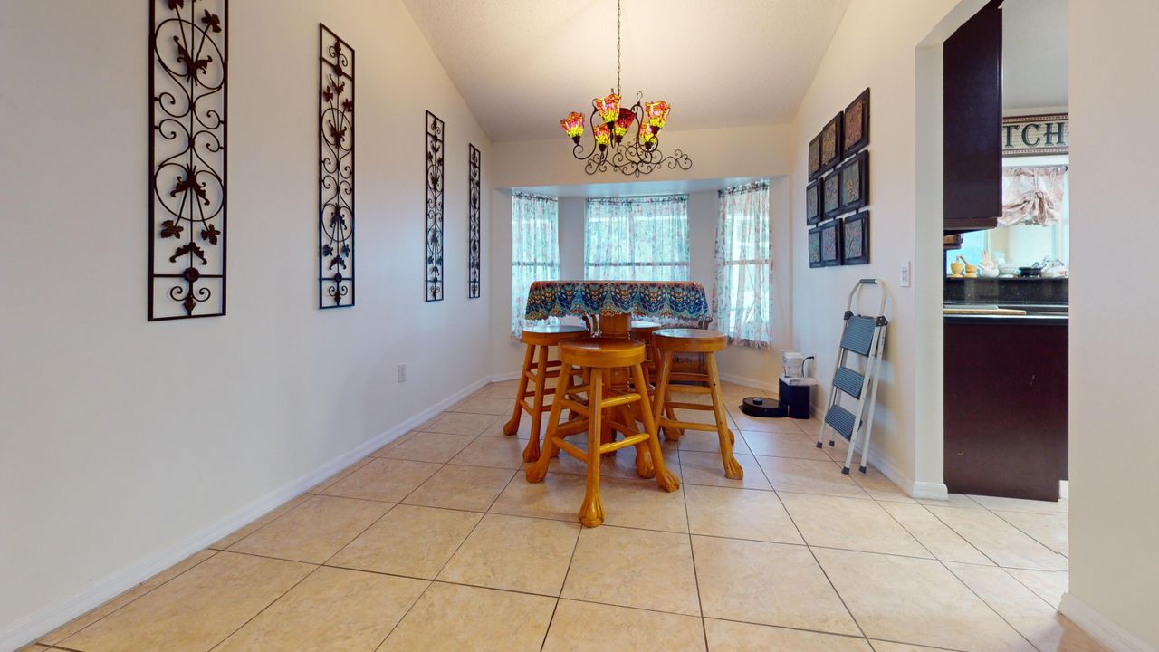 待售: $375,000 (3 贝兹, 2 浴室, 1824 平方英尺)