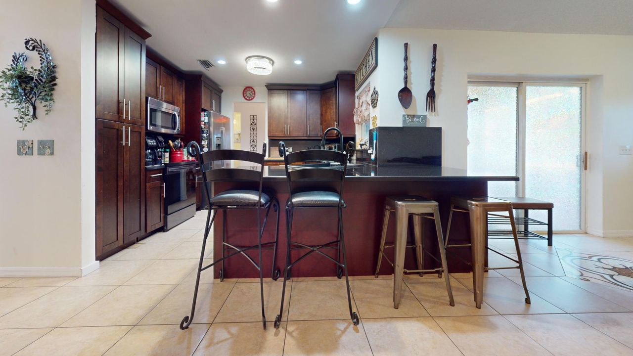 待售: $375,000 (3 贝兹, 2 浴室, 1824 平方英尺)