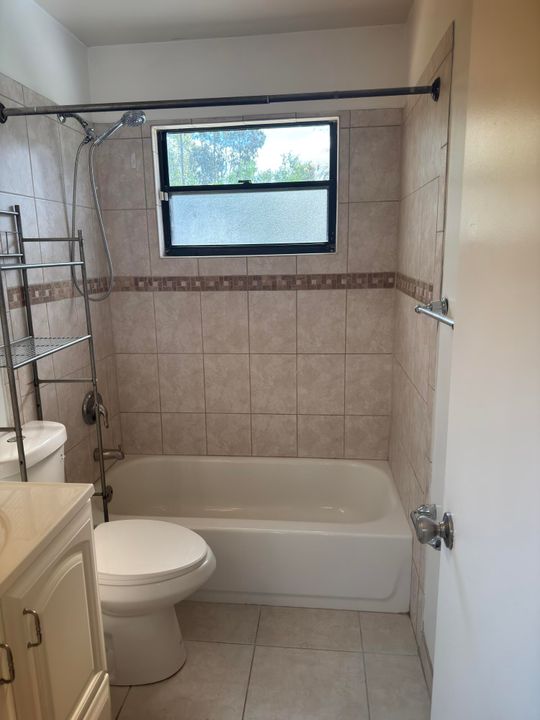 For Rent: $3,500 (3 beds, 2 baths, 1040 Square Feet)