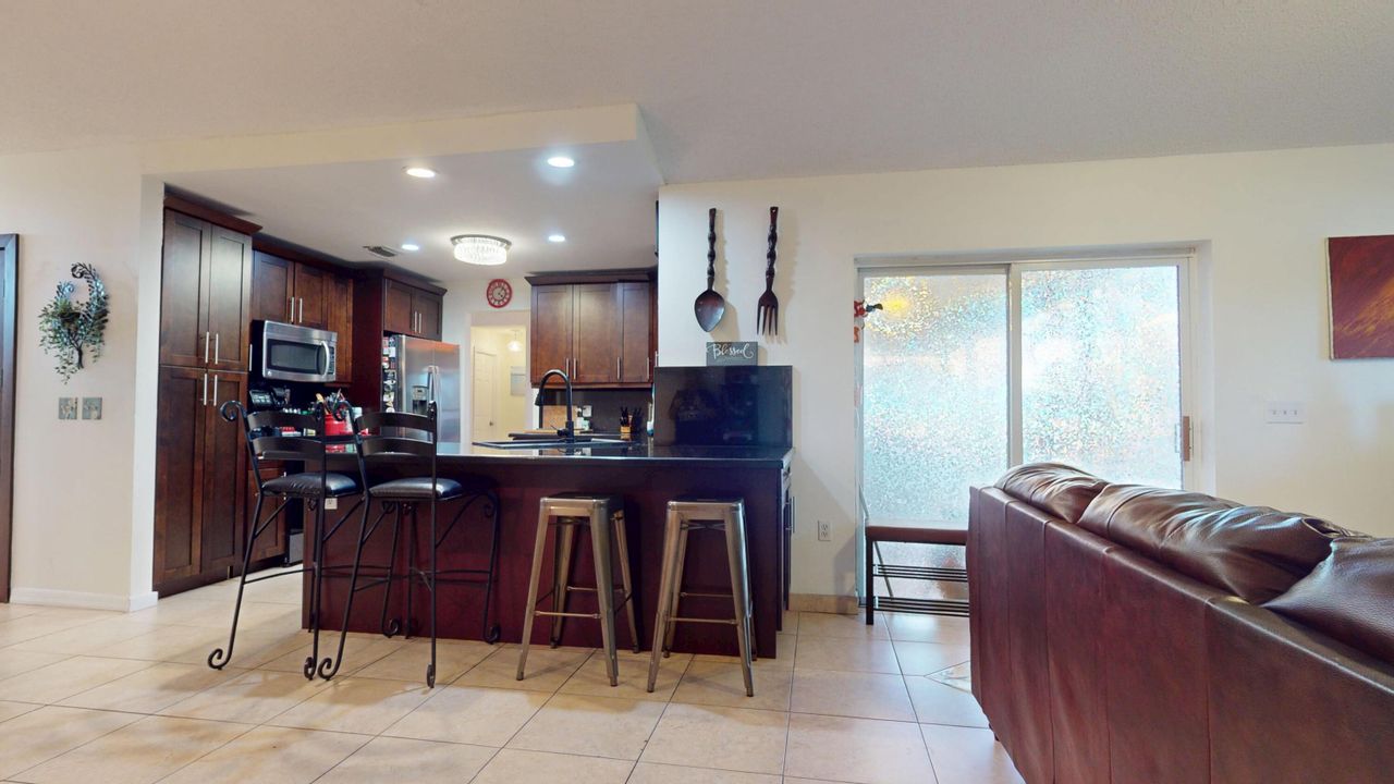 待售: $375,000 (3 贝兹, 2 浴室, 1824 平方英尺)