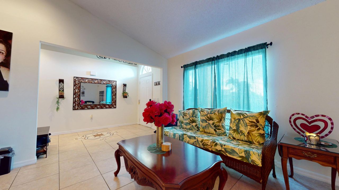 待售: $375,000 (3 贝兹, 2 浴室, 1824 平方英尺)